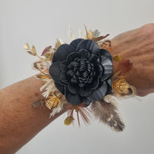 Load image into Gallery viewer, Wild Noir Keepsake Corsage
