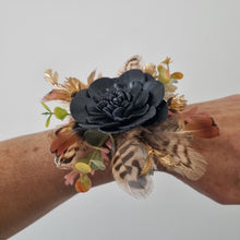 Load image into Gallery viewer, Wild Noir Keepsake Corsage