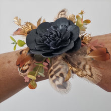 Load image into Gallery viewer, Velvet Noir Keepsake Corsage