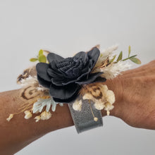 Load image into Gallery viewer, Midnight Meadow Keepsake Corsage
